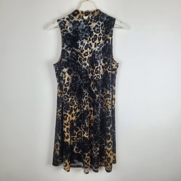 CHRISTIAN Caliendo Large Mockneck Cheetah Sleeveless Mini Dress - Picture 2 of 7